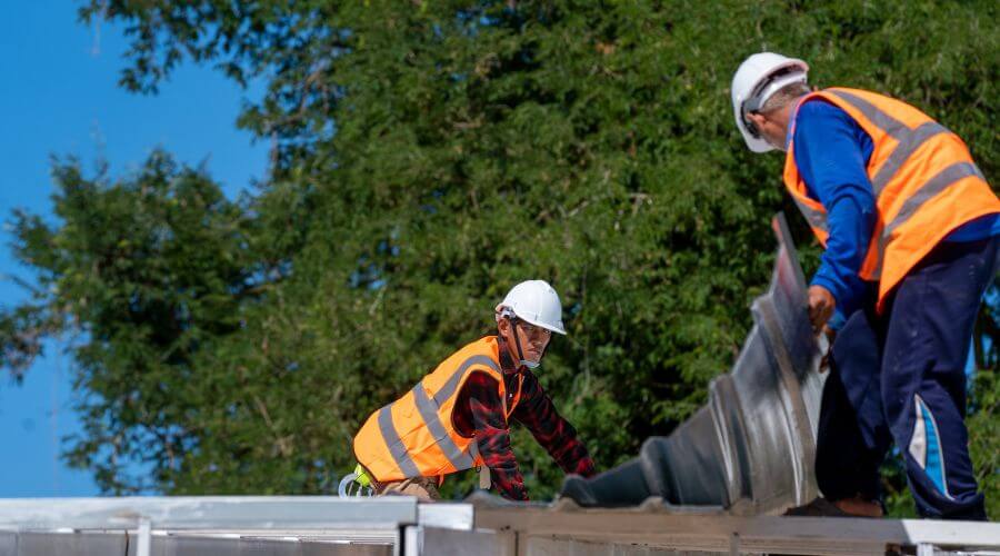 Professional gutter cleaning in Oliver, GA